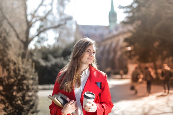 20-letna Ur&scaron;a iskreno o tem, kako je biti varu&scaron;ka